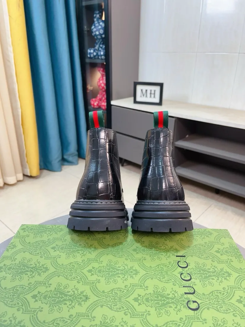 Men's shoes 💰540🌸🌸 (GUCCI) [cow lining plus velvet optional] [can be made without standard] New product Martin boots imported from Canada with full top layer high mercerized frosted fabric, punched using 3D digital technology, high-end and classy, ​​versatile to wear, full of three-dimensionality, close pictures will make you obsessed with the leather. You can't extricate yourself ~ the best on the market.          Fabric: Cowhide/Embossed Lining: Cowhide.          Please make a note when placing an order, sizes: 38-44 (37, 45, 46 can be customized and cannot be returned or exchanged) 5 colors available; black, gray, khaki, coffee, and earthy yellow